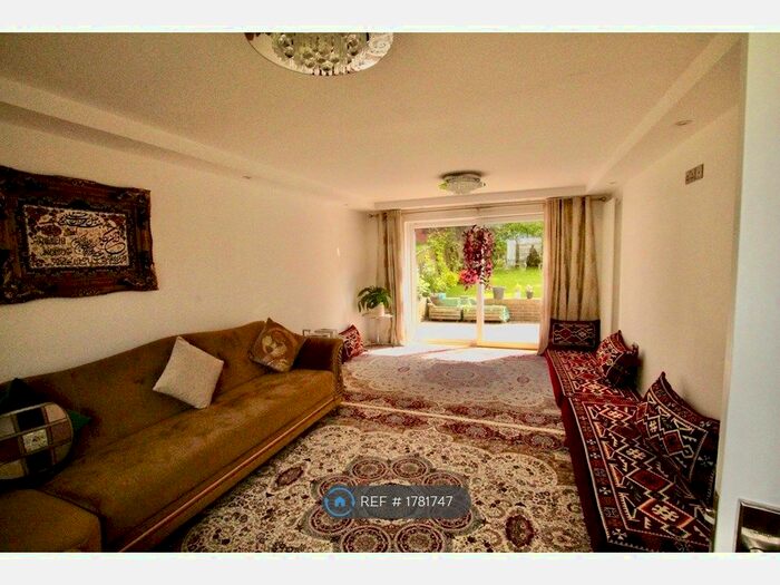 4 Bedroom End Of Terrace House To Rent In Holmhurst Lane, St. Leonards-On-Sea, TN37