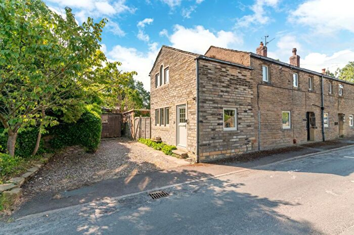 3 Bedroom End Of Terrace House For Sale In The Cottages, - Denby Lane, Upper Denby, HD8