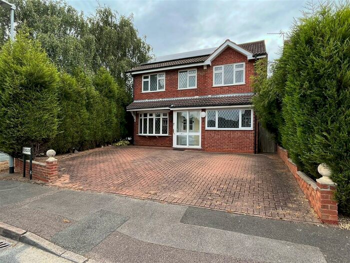 4 Bedroom House To Rent In Foxglove, Amington, Tamworth, B77