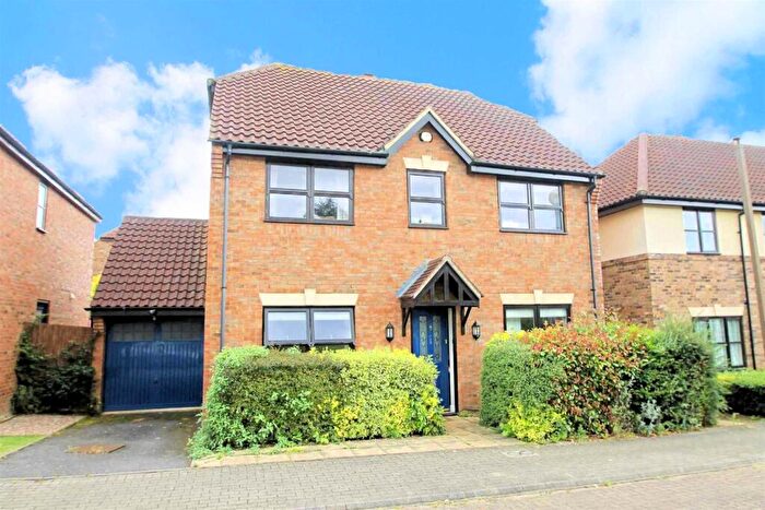 4 Bedroom Detached House To Rent In Upton Grove, Shenley Lodge, Milton Keynes, MK5