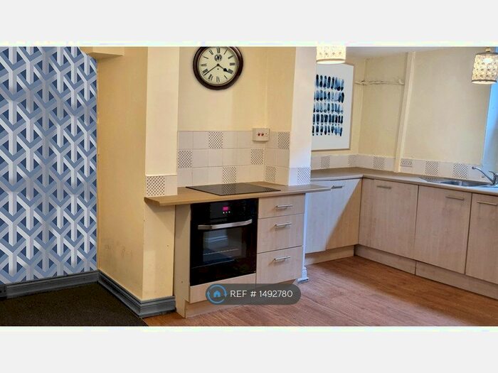 1 Bedroom Flat To Rent In Range Bank, Halifax, HX3