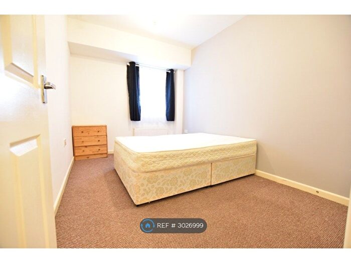 2 Bedroom Flat To Rent In Crescent Road, Luton, LU2