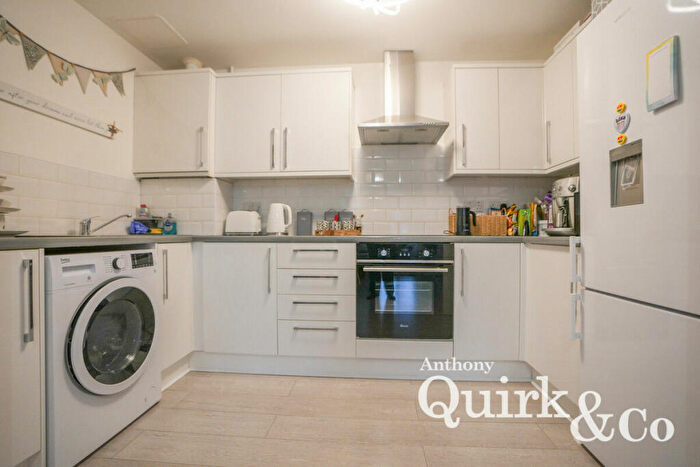 2 Bedroom Apartment For Sale In The Riverfront, Canvey Island, SS8
