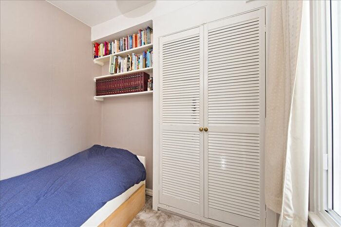 2 Bedroom Flat To Rent In Cathnor Road, London, W12