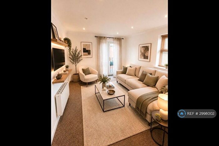 1 Bedroom Flat To Rent In Shafter Road, Dagenham, RM10