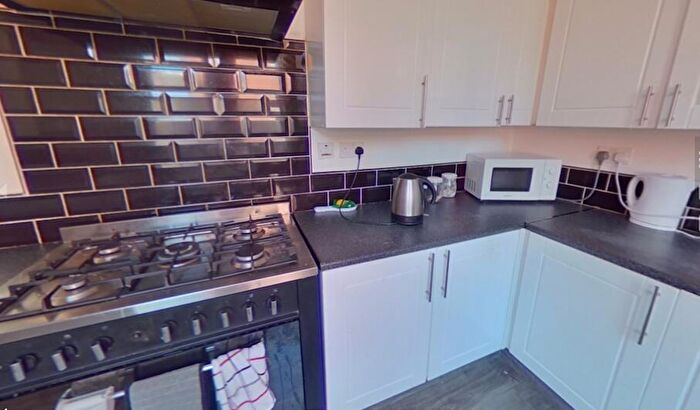 8 Bedroom House To Rent In Raven Road, Leeds, LS6
