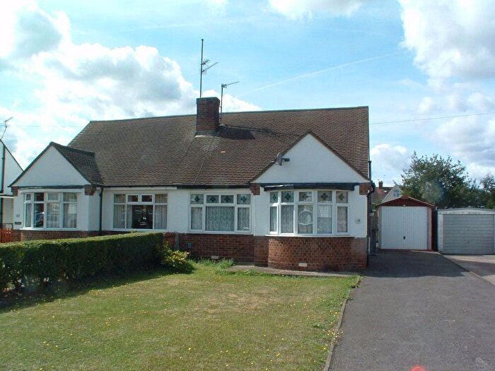 3 Bedroom Chalet To Rent In Heathfield Road, Hitchin, SG5