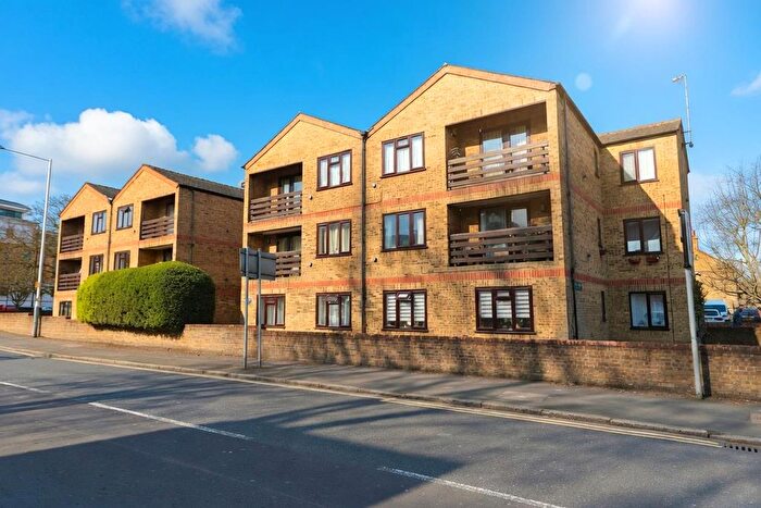 1 Bedroom Flat For Sale In Hows Road, Uxbridge, UB8