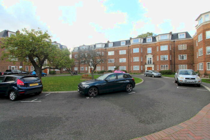 2 Bedroom Apartment To Rent In The Avenue, Worcester Park, KT4