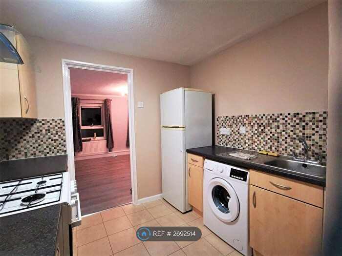 2 Bedroom Flat To Rent In Bliss Way, Cambridge, CB1