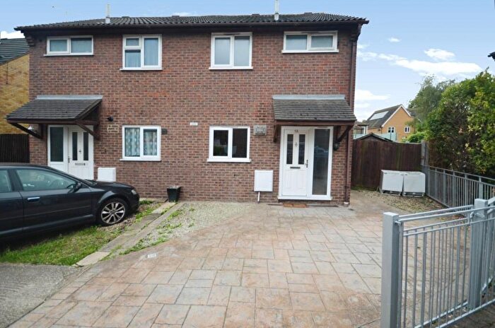 3 Bedroom Semi-Detached House To Rent In Broadfield Close, Romford, Essex, RM1