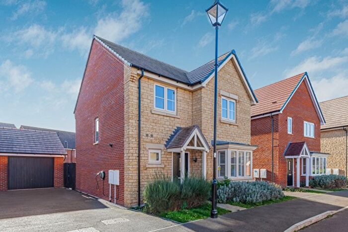 4 Bedroom Detached House For Sale In Aldiss Drive, Abingdon, OX13