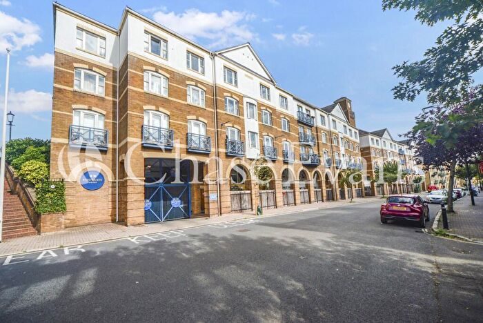 2 Bedroom Flat To Rent In Windsor Court, King & Queen, Rotherhithe Street, Rotherhithe, London, SE16
