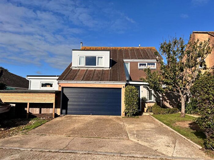 4 Bedroom Detached House For Sale In Forest Way, Winford, PO36