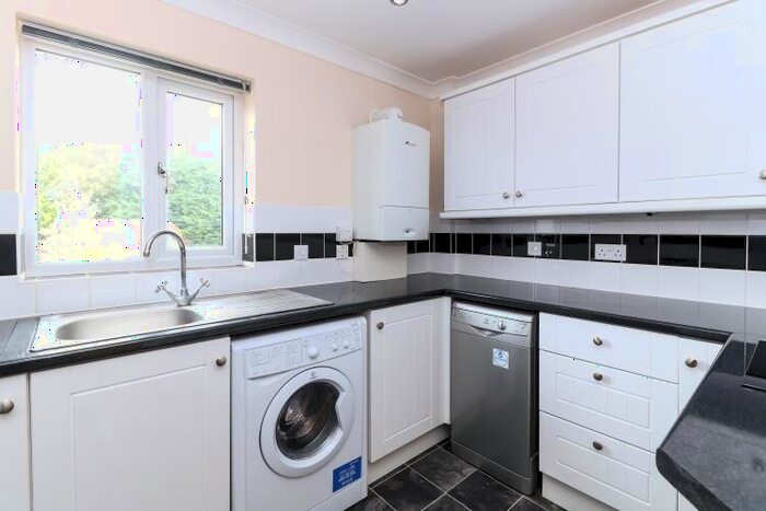 1 Bedroom Apartment To Rent In Biscoe Court, Wheatley, OX33
