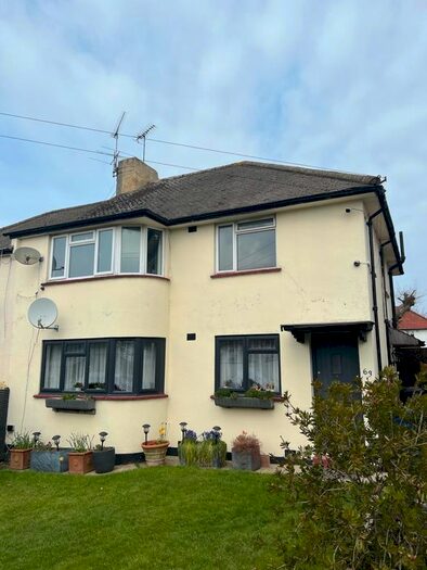 2 Bedroom Flat To Rent In Westmere Drive, London, NW7