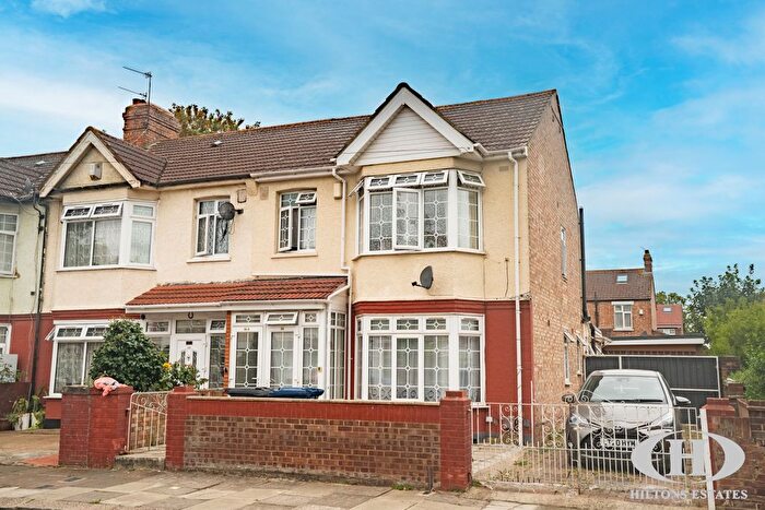 1 Bedroom Maisonette For Sale In Saxon Road, Southall, UB1