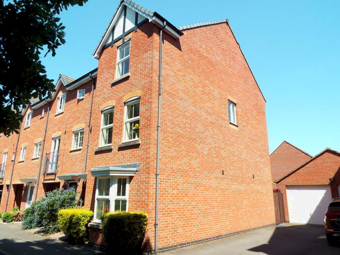 5 Bedroom House To Rent In Clough Drive, Stretton, Burton On Trent, DE14