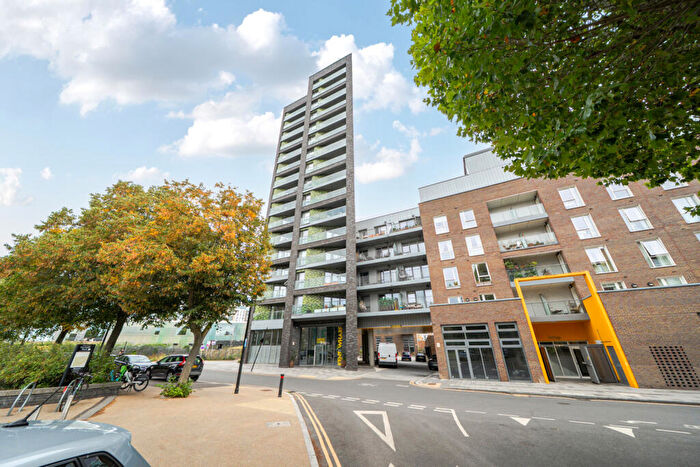 2 Bedroom Apartment For Sale In Cofferdam Way, London, SE8