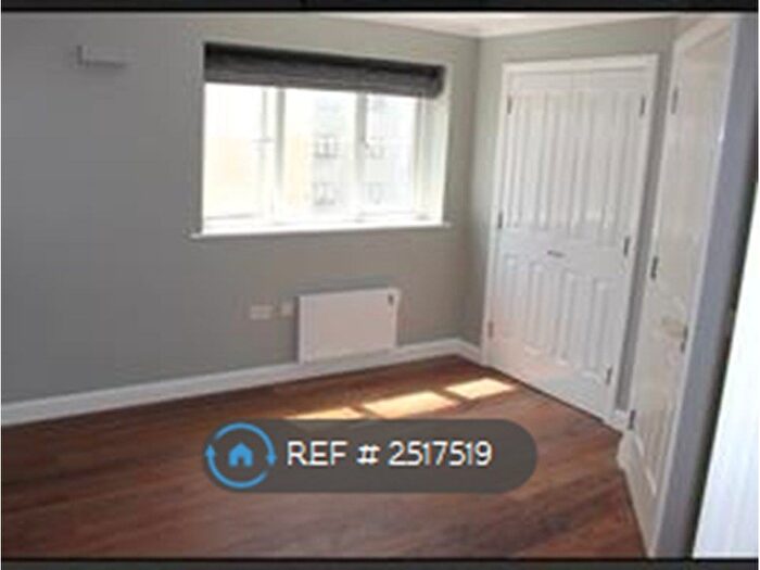 1 Bedroom Flat To Rent In Brisbane Court, Slough, SL1