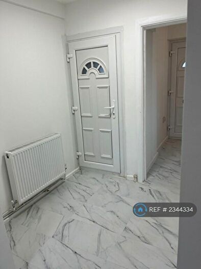 4 Bedroom End Of Terrace House To Rent In Ashcroft Grove, Birmingham, B20