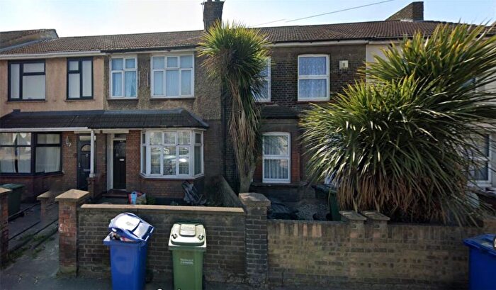 3 Bedroom Terraced House To Rent In London Road, Grays, Essex, RM20