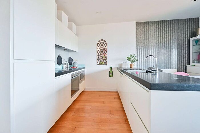 2 Bedroom Flat To Rent In Rothsay Street, Bermondsey, London, SE1