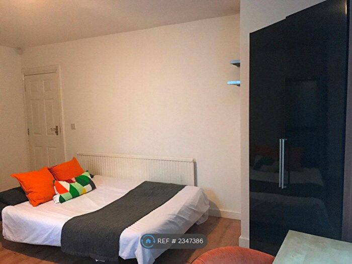 1 Bedroom Flat To Rent In Yews Mount, Huddersfield, HD1