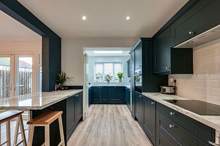 3 Bedroom Semi Detached House For Sale In Oaken Grange Drive, Southend-On-Sea, SS2