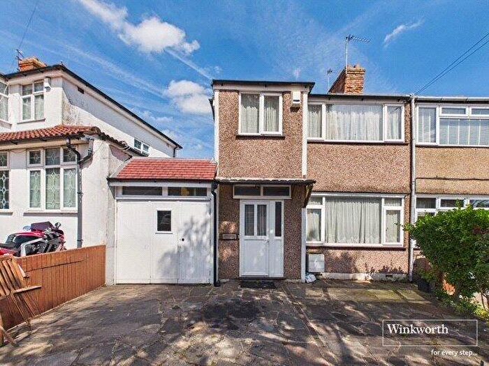 4 Bedroom End Of Terrace House For Sale In Constable Gardens, Edgware, Middlesex, HA8