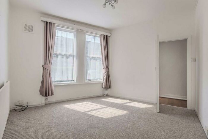2 Bedroom Flat To Rent In Boundaries Road, Balham, SW12