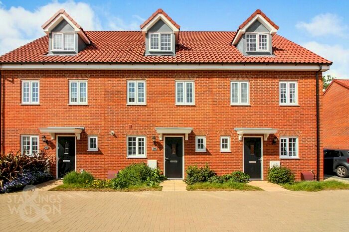3 Bedroom Town House For Sale In Shreeve Road, Blofield, Norwich, NR13