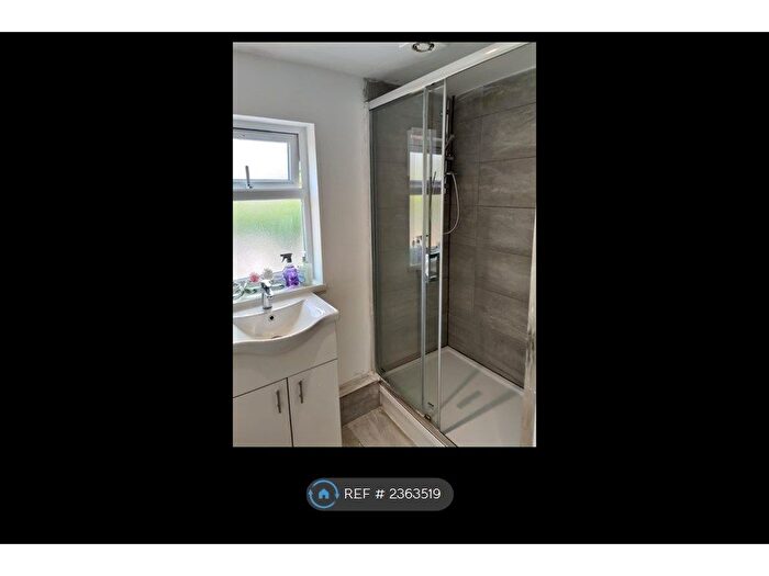 Studio To Rent In Renters Avenue, London, NW4