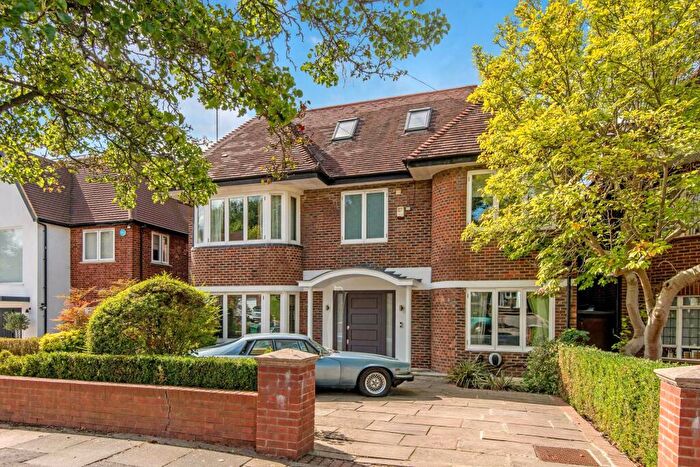 6 Bedroom Detached House For Sale In Parklands Drive, London, N3