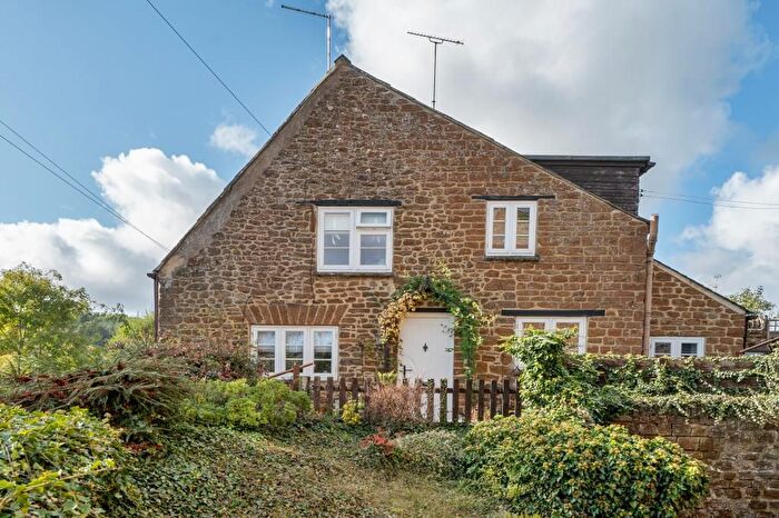 2 Bedroom Cottage For Sale In Banbury, Oxfordshire, OX15