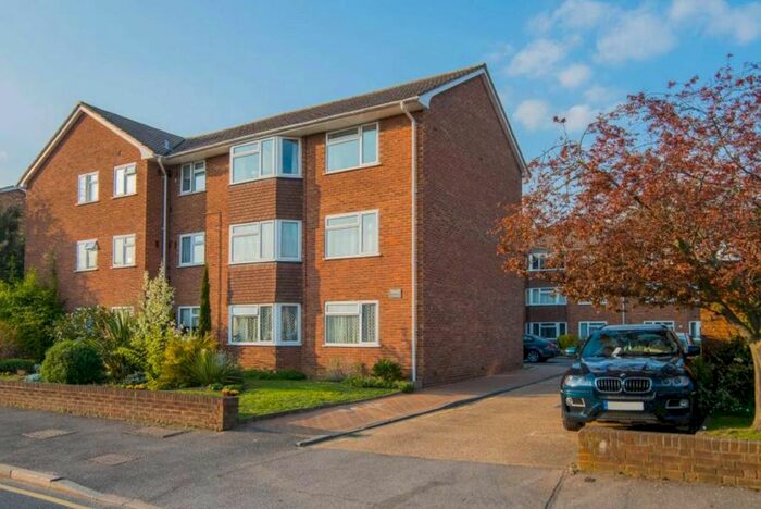 3 Bedroom Flat To Rent In Anglesea Road, Kingston Upon Thames, KT1