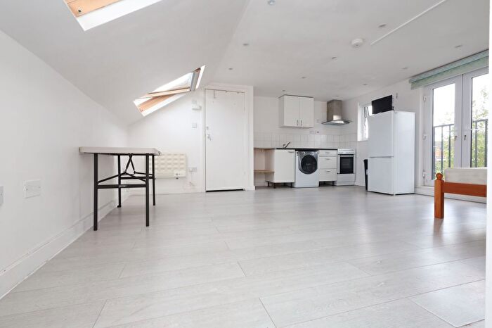 Studio To Rent In Brettenham Road, Edmonton, N18