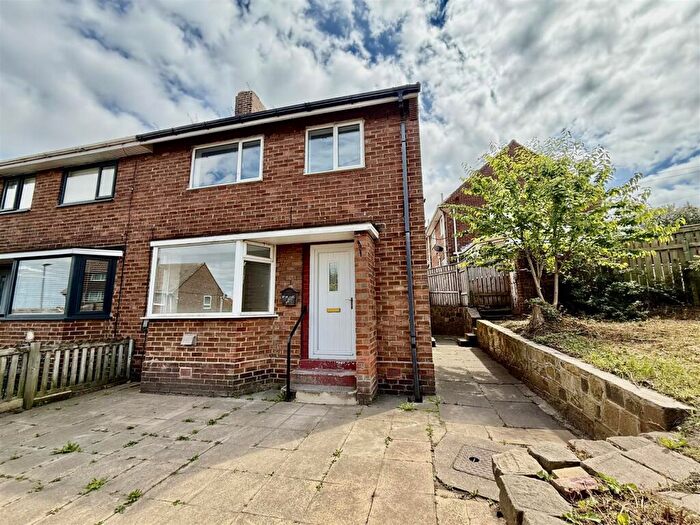 3 Bedroom Semi Detached House To Rent In The Paddock, Leam Lane, Gateshead, NE10