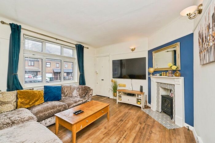 2 Bedroom Maisonette For Sale In Weston Court, Denmark Road, Kingston Upon Thames, KT1
