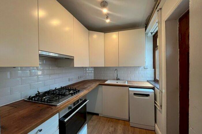 3 Bedroom Terraced House To Rent In Hawksworth Road, Sheffield, S6
