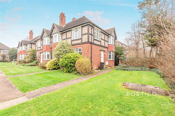 2 Bedroom Flat To Rent In Chase Road, N14