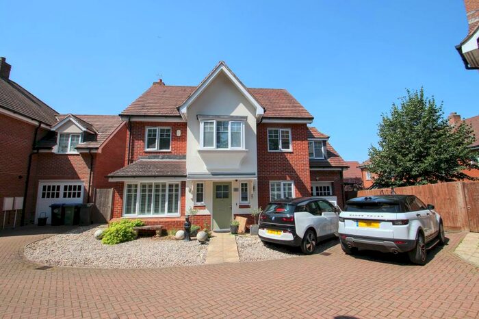4 Bedroom Detached House To Rent In Soprano Way, Esher, KT10
