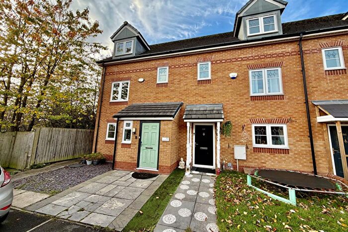 4 Bedroom Semi Detached House To Rent In Lawnhurst Avenue, Wythenshawe, Manchester, M23