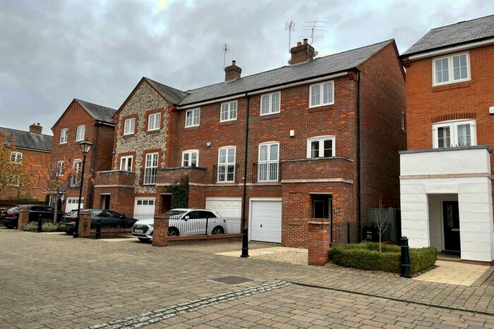 3 Bedroom Town House To Rent In Barley Way, Marlow, SL7