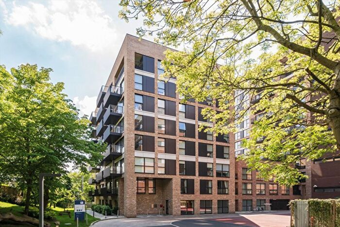 3 Bedroom Flat To Rent In Bathgate Place, Ealing, W13