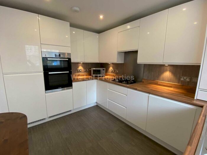 4 Bedroom House To Rent In Gunson Street, Manchester, M40