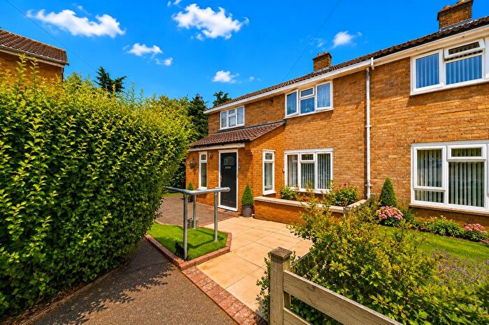 4 Bedroom Semi-Detached House For Sale In Broadwater Crescent, Stevenage, SG2