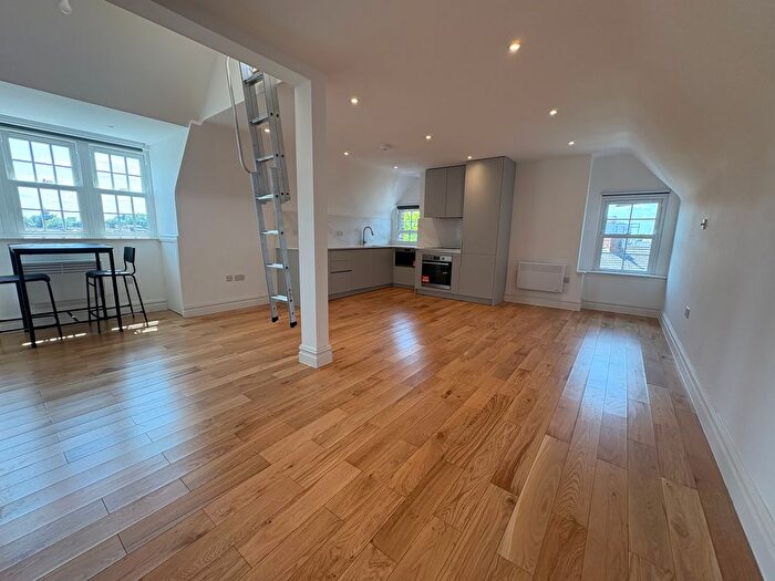 2 Bedroom Flat To Rent In Hollybush Street, E13