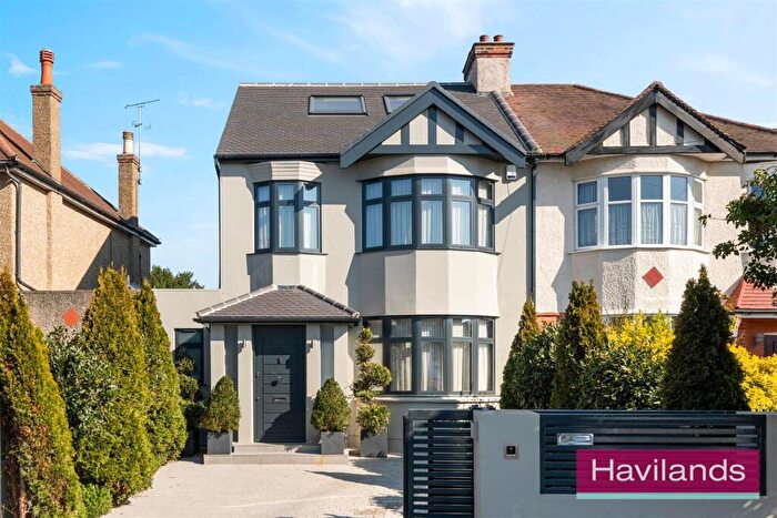 5 Bedroom Semi Detached House For Sale In Queen Annes Grove, Enfield, EN1