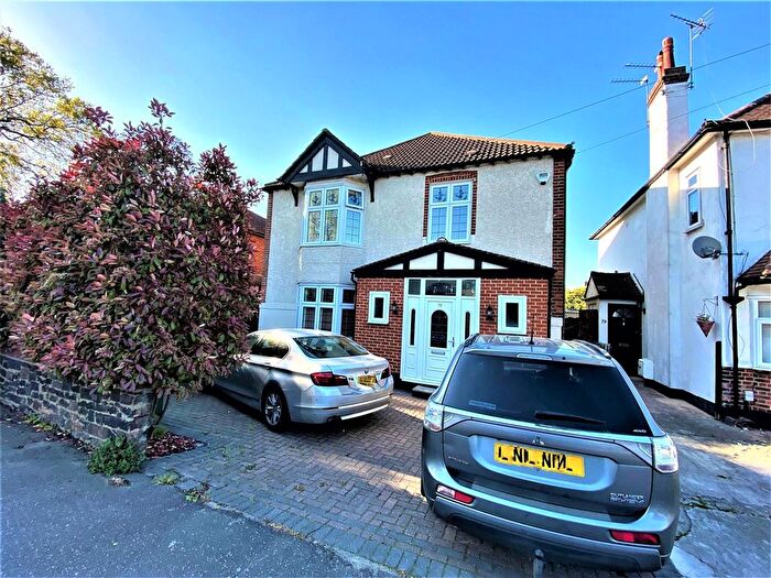 3 Bedroom Detached House To Rent In Squirrels Heath Road, Romford, RM3